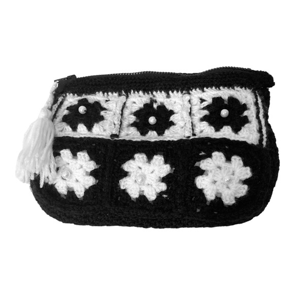 Vintage Granny Square Zip Bag Black & White with Pearls Handmade - Picture 8 of 8